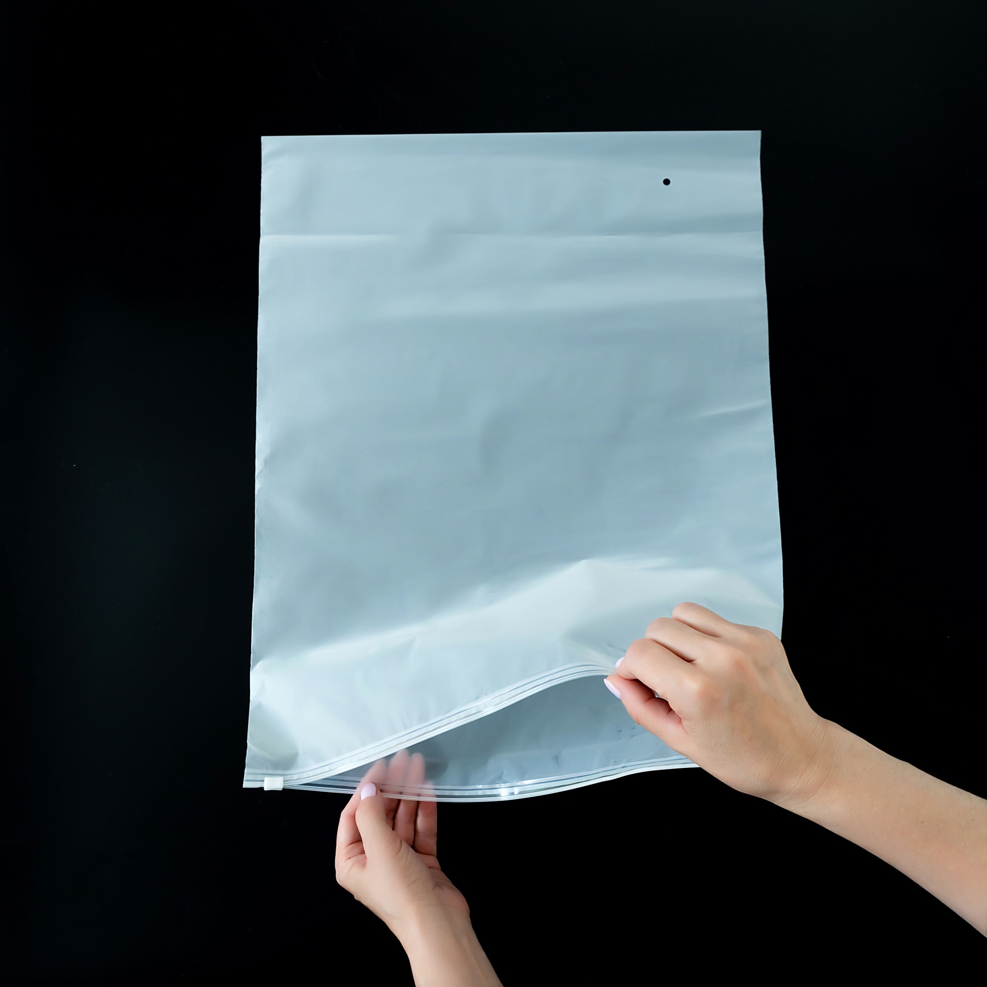 Пакет Zip-lock с бегунком матовый оптом от ООО "ТехПроизводство" | Качественная упаковка по доступным ценам